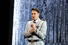 Jochen Kupfer als Andrej Bolkonsky